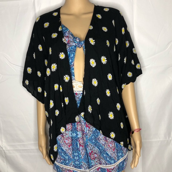 Brandy Melville Floral Daisy Print Black Kimono - Picture 2 of 8